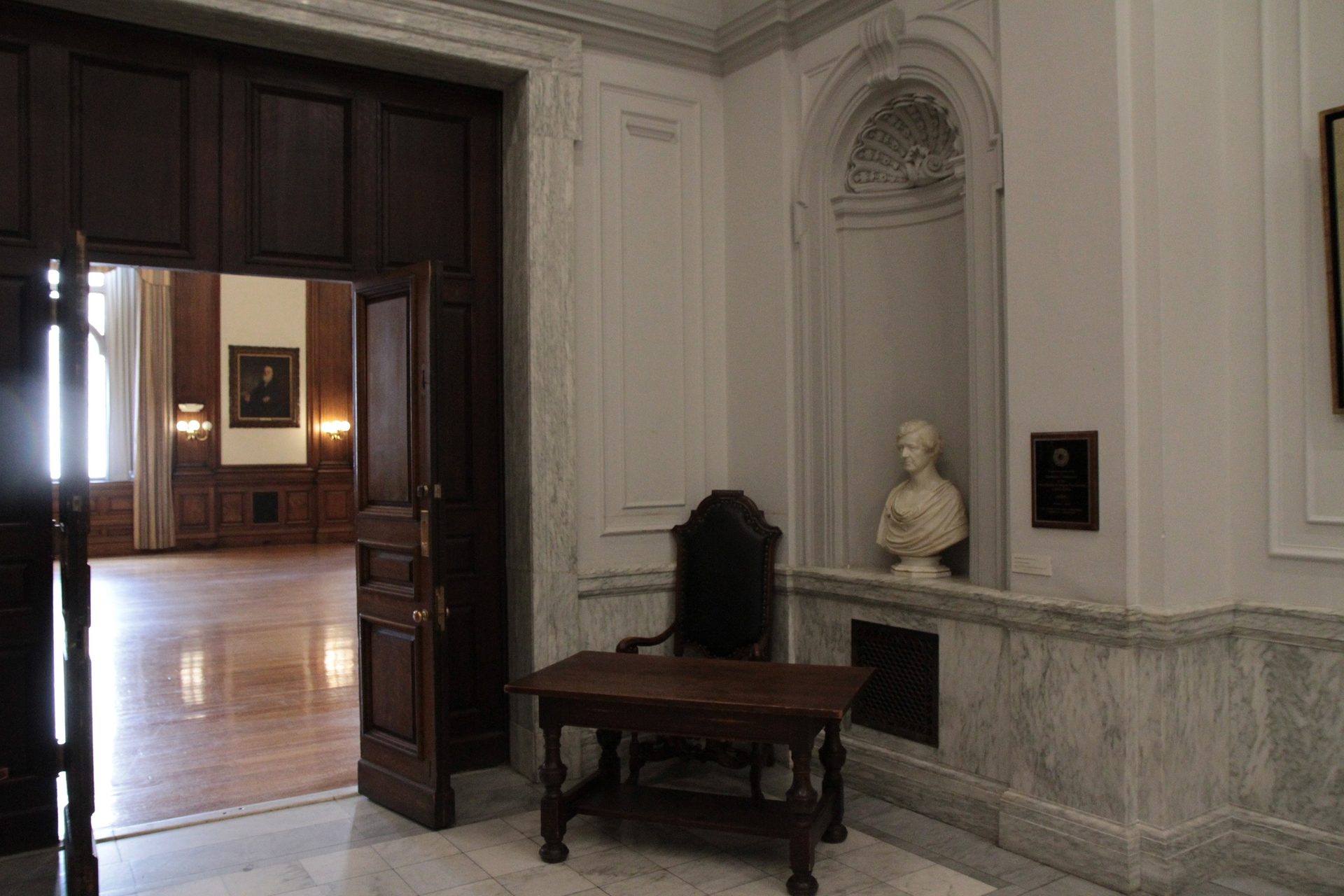 John_Rhea_Barton_s_ bust_College_of_Physicians_of_Philadelphia_1.jpg